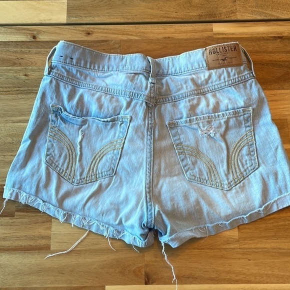Hollister Light Wash Distressed Denim Shorts size 27 - Picture 5 of 6